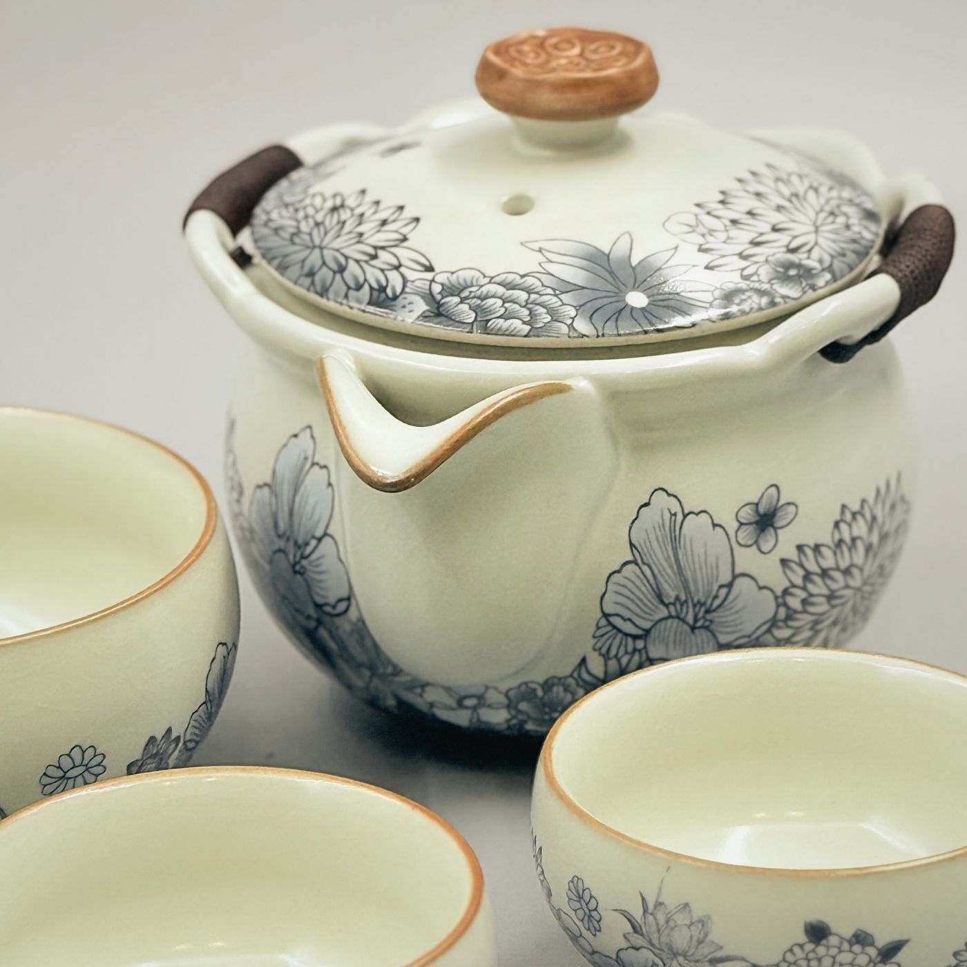 Gaiwan Style Tea Sharing Set with Travel Case